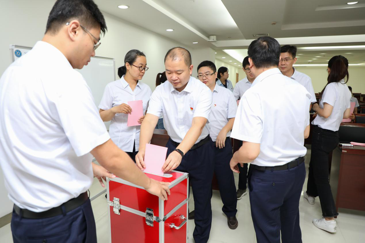 集團(tuán)機(jī)關(guān)黨支部召開黨員大會(huì)增補(bǔ)選舉支部委員