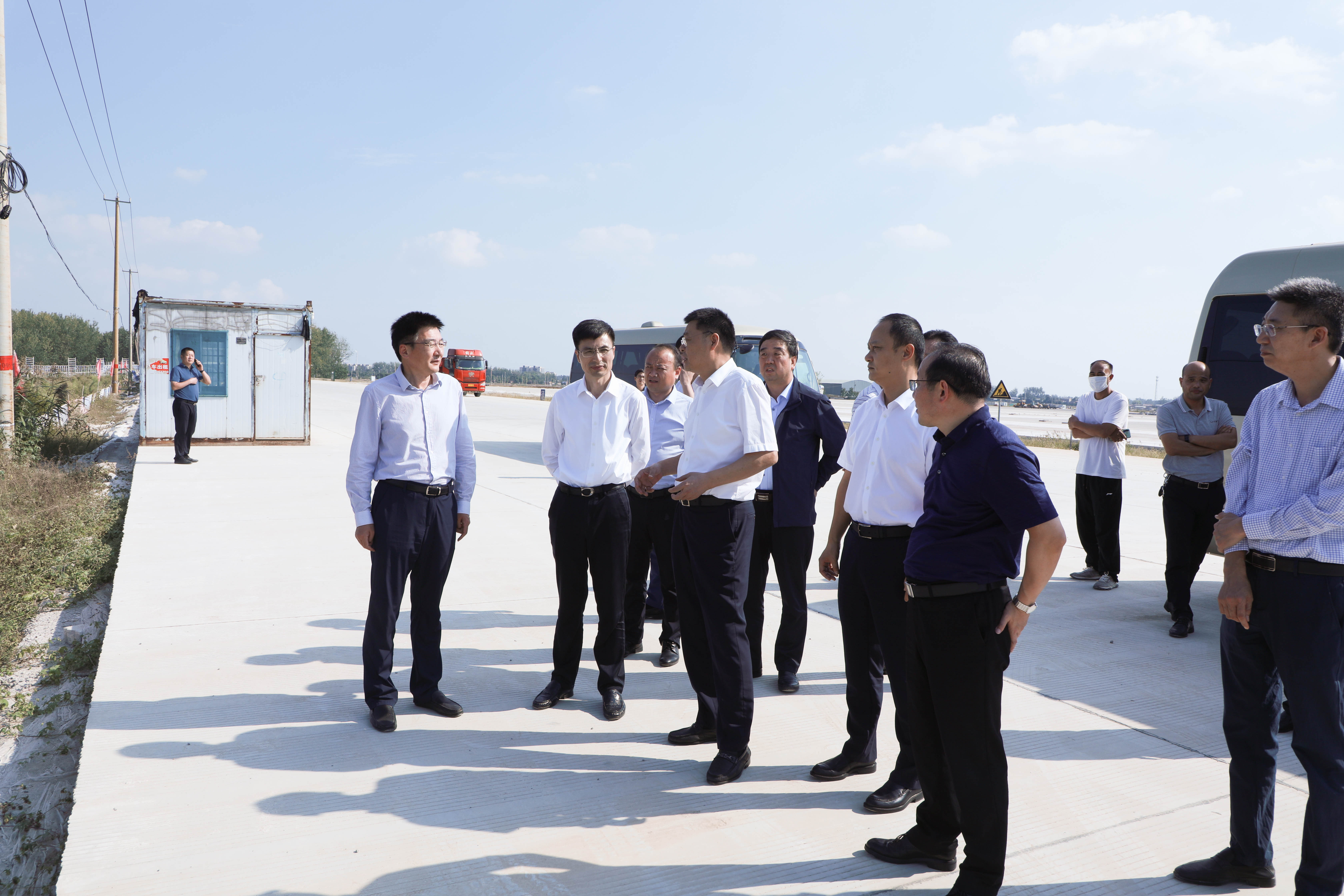 交控集團(tuán)黨委書記、董事長(zhǎng)賈泉涌一行赴邳州市政府開展深化合作會(huì)談