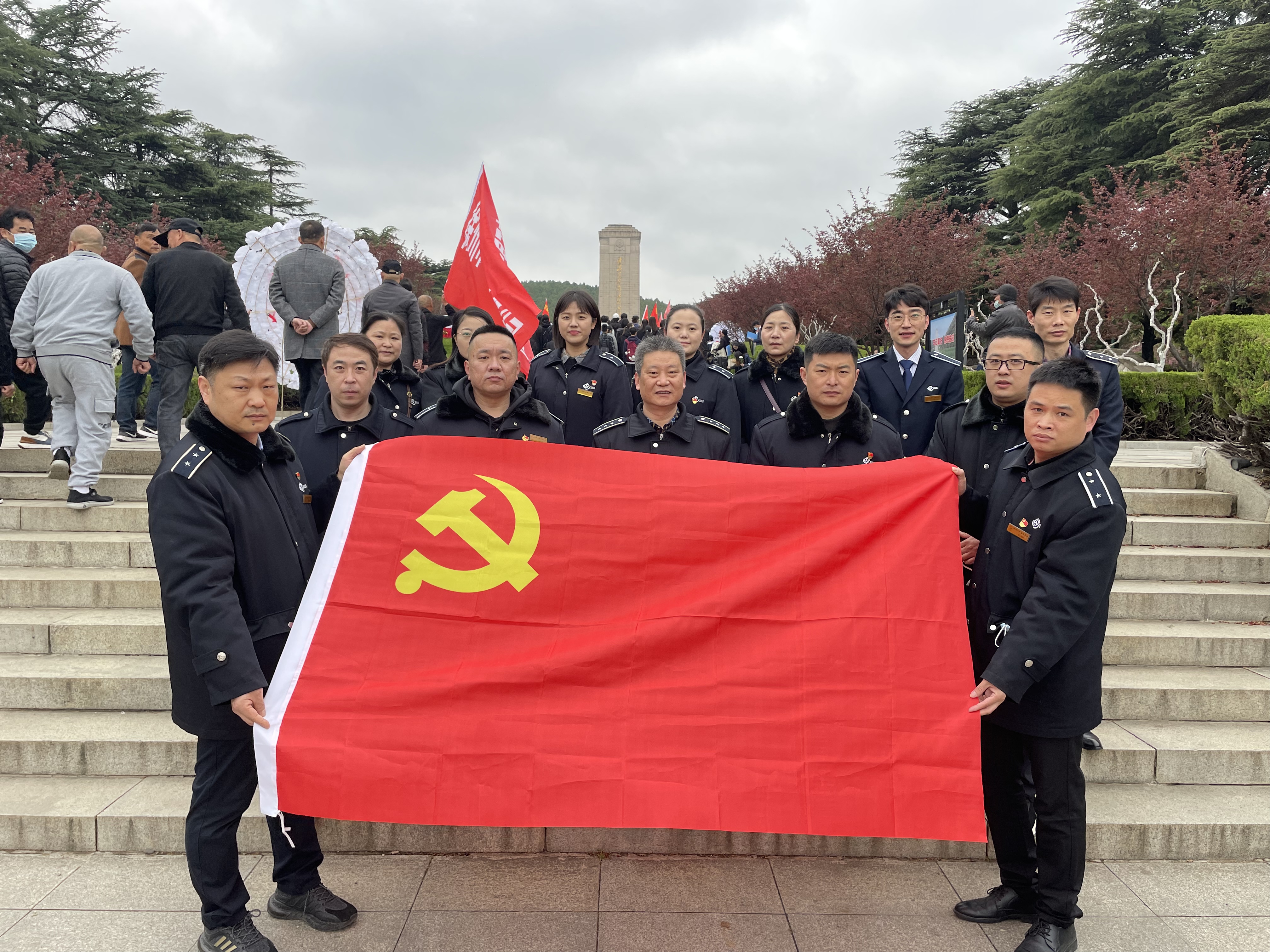 站務公司開展“緬懷革命先烈 弘揚革命精神”暨清明祭掃活動