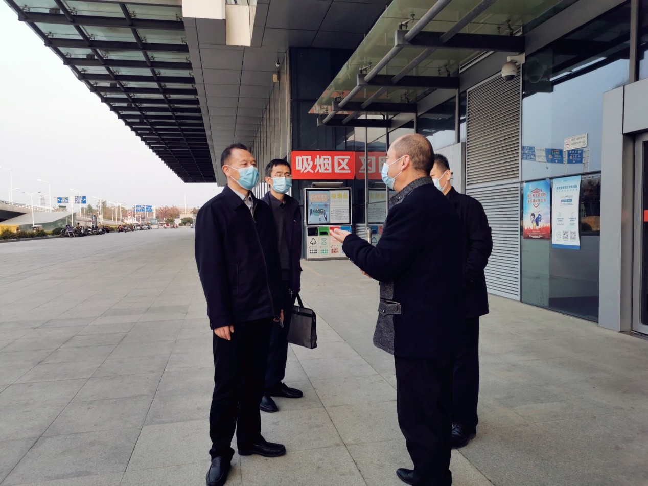 徐州市交通運輸局機關(guān)黨委書記張保衛(wèi)蒞臨客運東站檢查指導(dǎo)文明城市創(chuàng)建工作