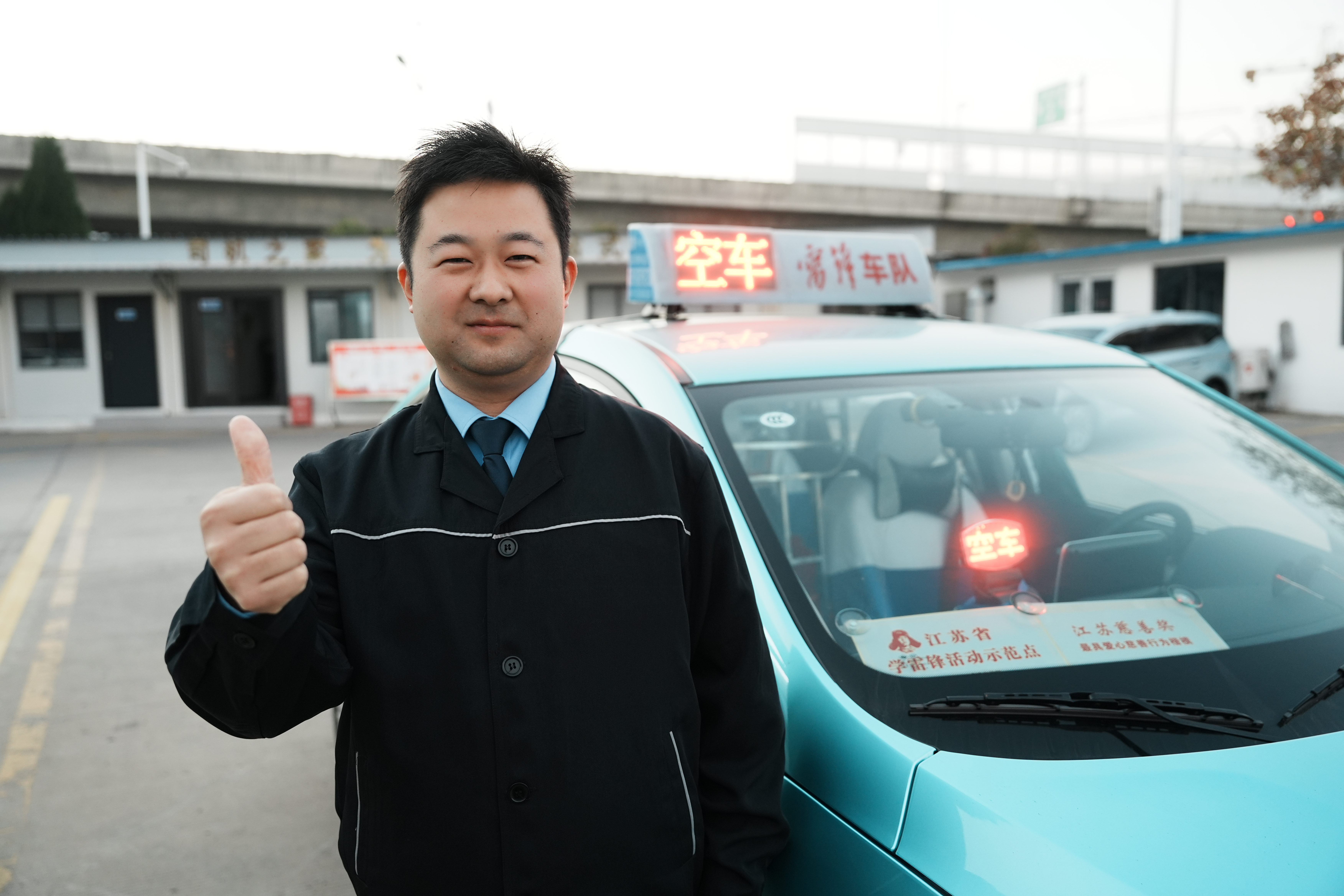 雷鋒車隊(duì)劉孝金書寫服務(wù)溫情