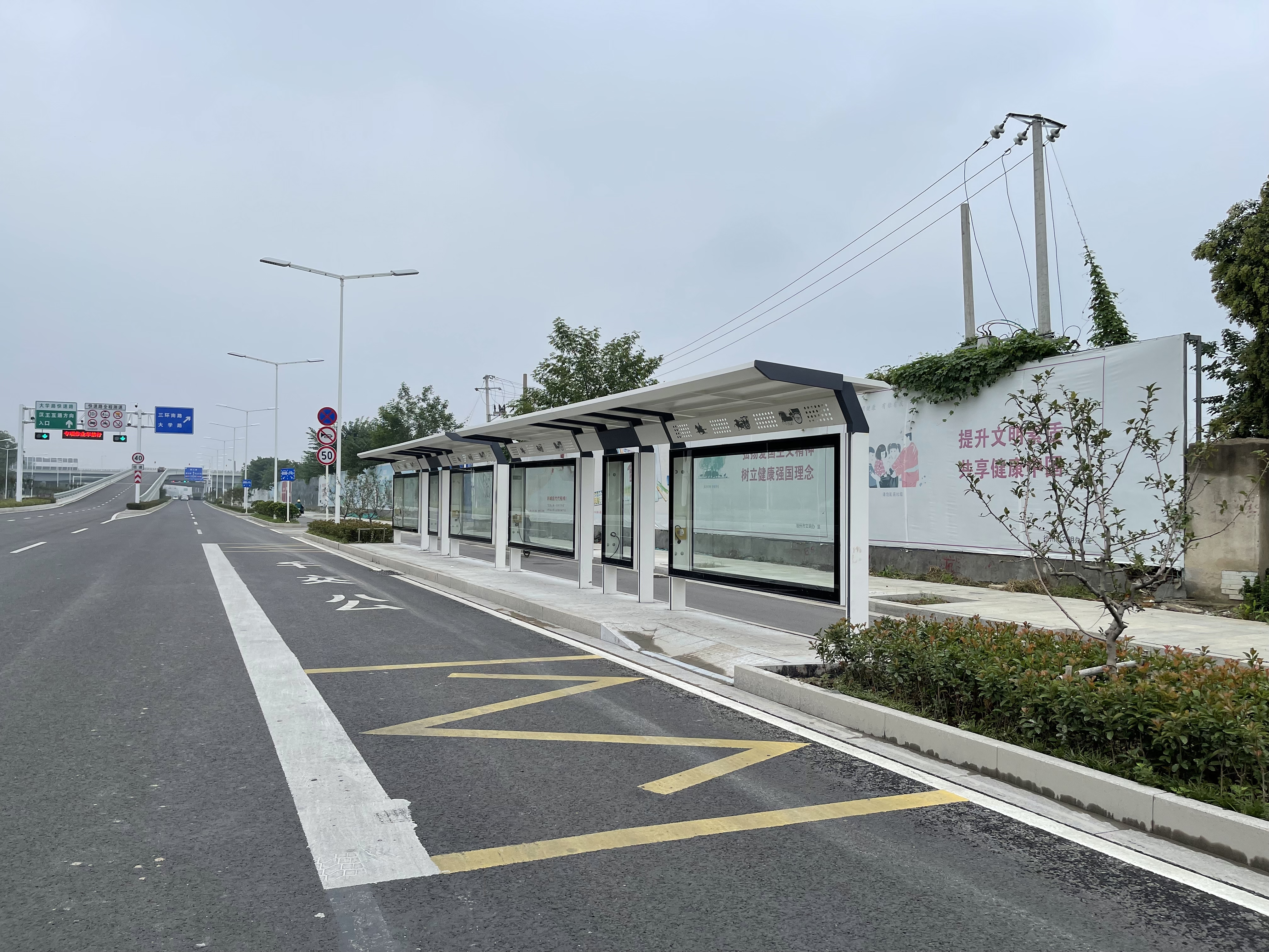 我市首批漢文化元素公交候車亭亮相！